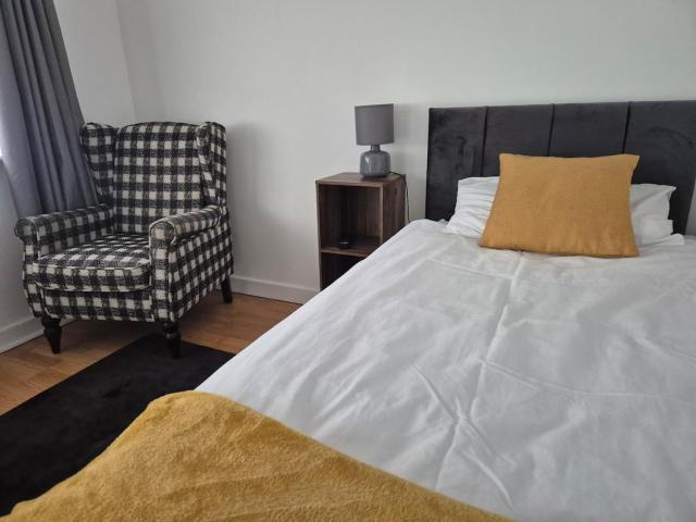 5 bedroom house - Cheshire Oaks