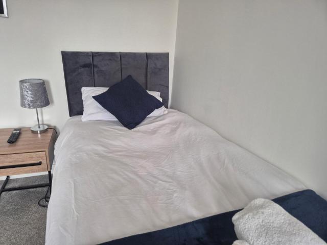 5 bedroom house - Cheshire Oaks