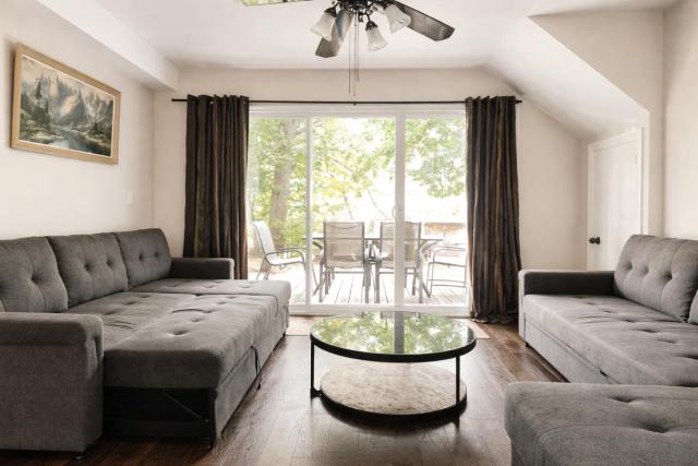 River Retreat- Hot tub-Games-BBQ-Bonfire-Sleeps 14