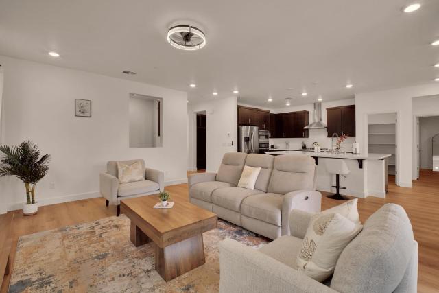 Modern Luxury 5BR • Lounge • EV • Games •Yard •BBQ