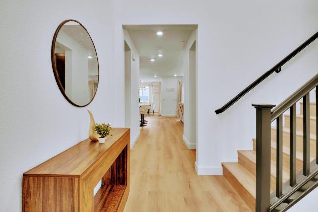 Modern Luxury 5BR • Lounge • EV • Games •Yard •BBQ