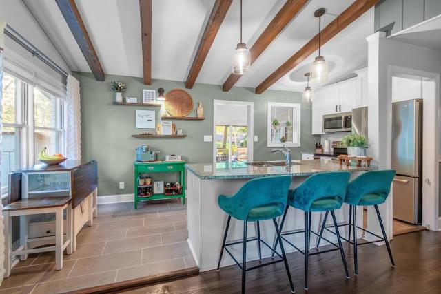 3BR PGA Garden Oasis - Near Quail Hollow and Light Rail