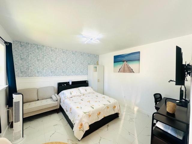 Cozy Private Studio with Hot Tub and Workspace Near Gulf Beaches