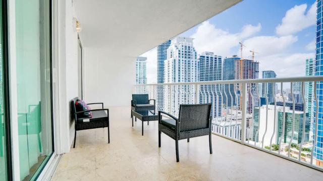 Beautiful New 1BR Brickell Suite-Parking-Sleeps 4