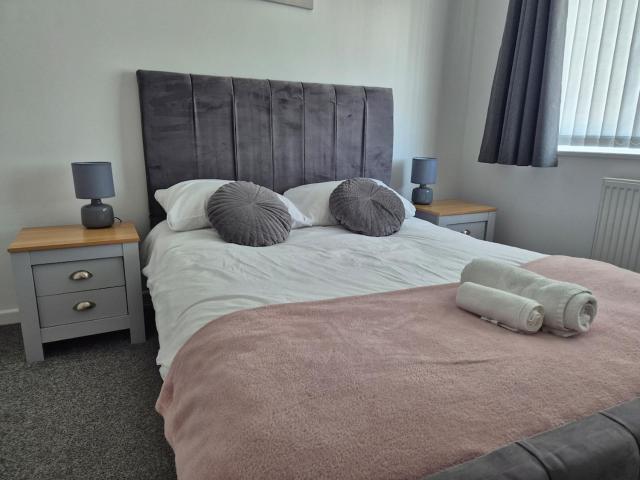 Entire House - Cheshire Oaks/Ellesmere Port