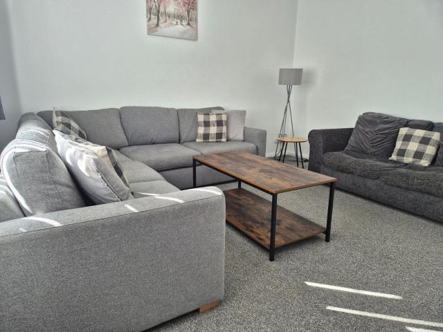 Entire House - Cheshire Oaks/Ellesmere Port