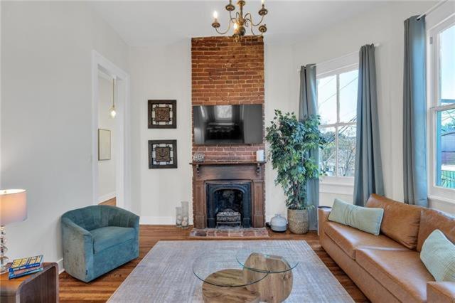 Prytania Pearl - 3 Bedroom 2 Bathroom Home