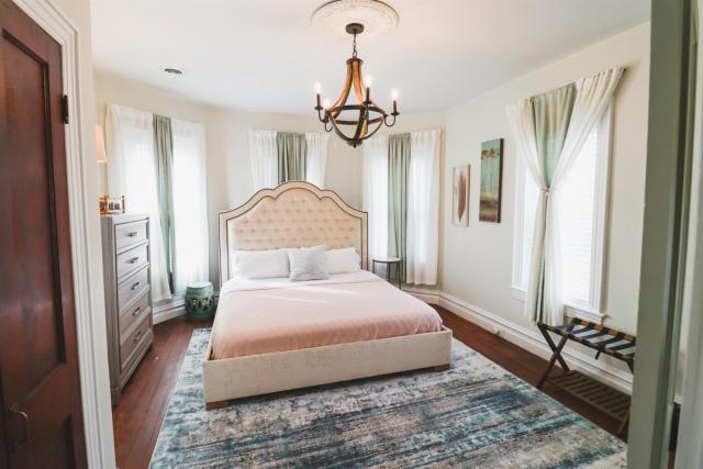Spacious Group Stay Near Gettysburg Room for All & Easy Day Trips Nearby