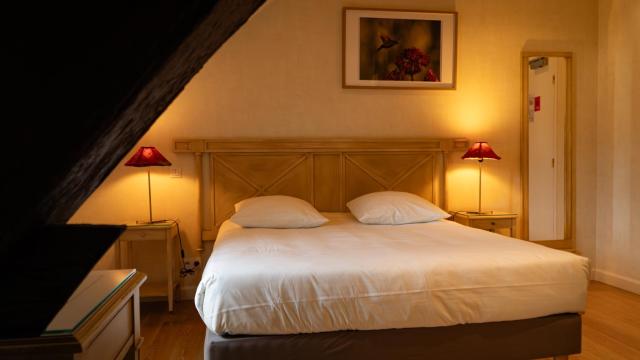 Logis Hôtel L'Orée des Charmes et son restaurant L'évYdenCe