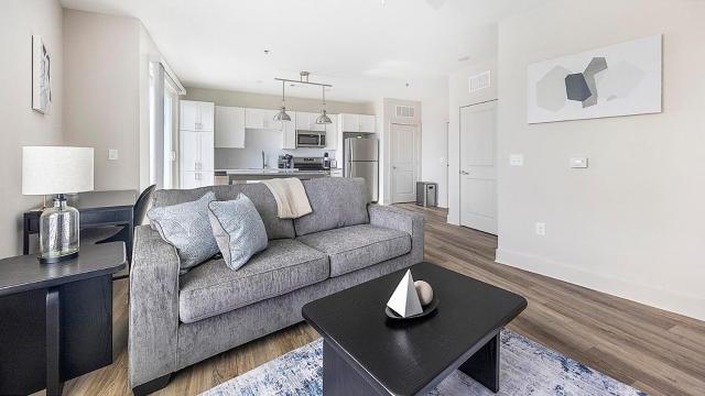Landing Chic 1BD Courtyard Game Room