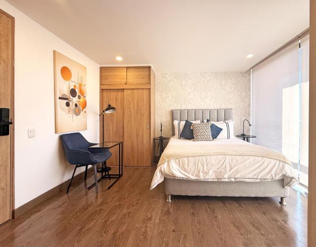 Modern Studio Steps from G and T Zones