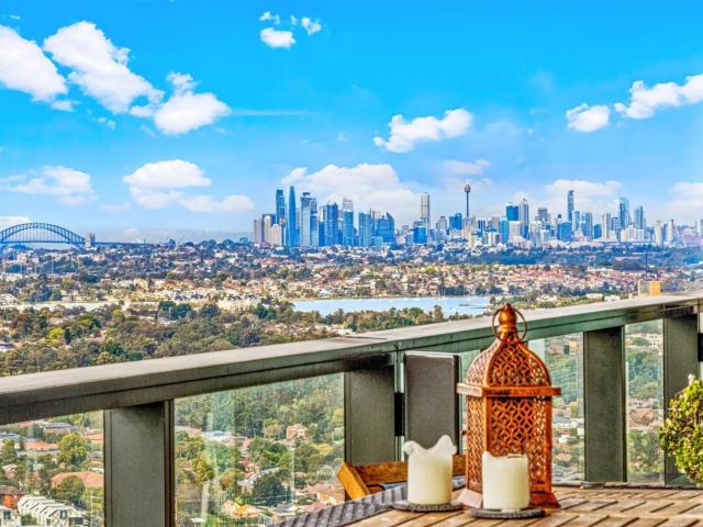 Luxury Penthouse Sydney Skyline Views