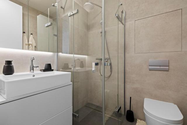 SkyPark 1-Bedroom Apartment on Floor 28 with Panoramic View and Parking by SkyViews