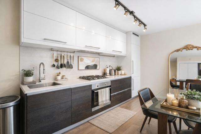 2BR Condo in Historic Chinatown Steps to Gastown and SkyTrain