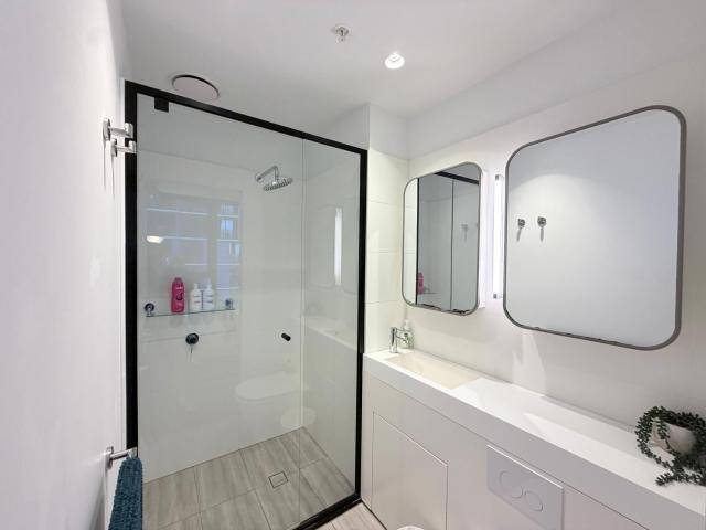 2BR 2BA Urban Sanctuary Views from 33rd Flr M38