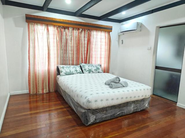 3 bedroom fully air conditioned family home -spacious, free parking