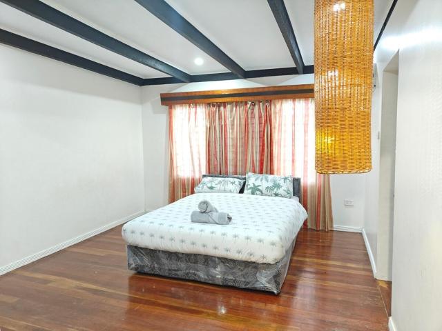 3 bedroom fully air conditioned family home -spacious, free parking