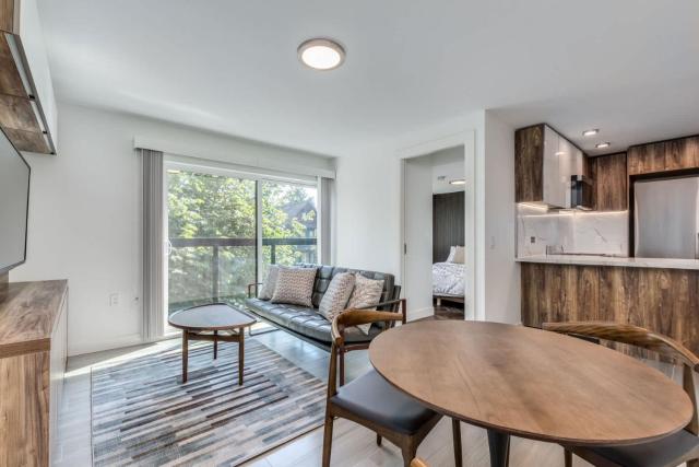 High End Living in Spacious Downtown Apartment