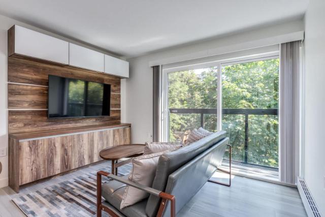 Luxury 2BR Walk to Everything Downtown