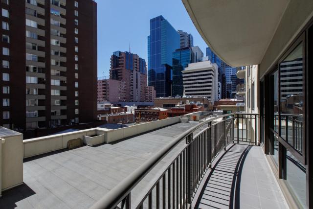 Modern Nomads Wonderful Urban Living with Balcony & Heated Pool