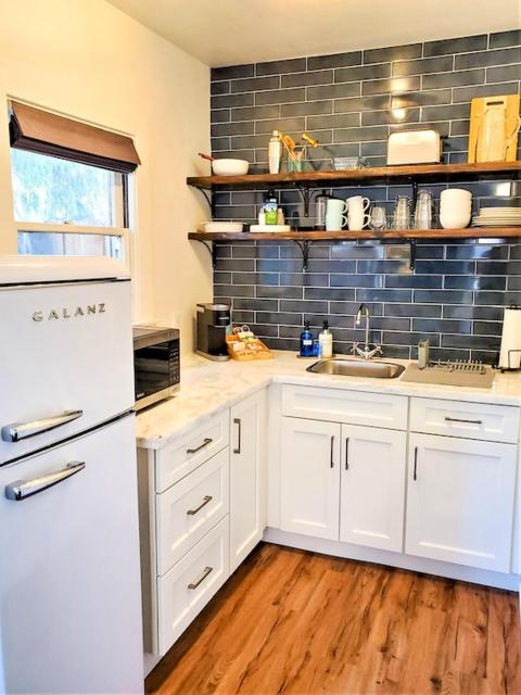 The Zin Retreat 4-Min Walk to Downtown Wine, Beer, Shops, and MORE!