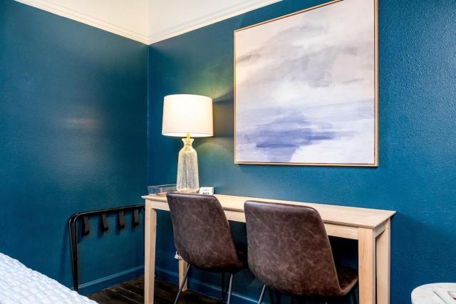 The Zin Retreat 4-Min Walk to Downtown Wine, Beer, Shops, and MORE!
