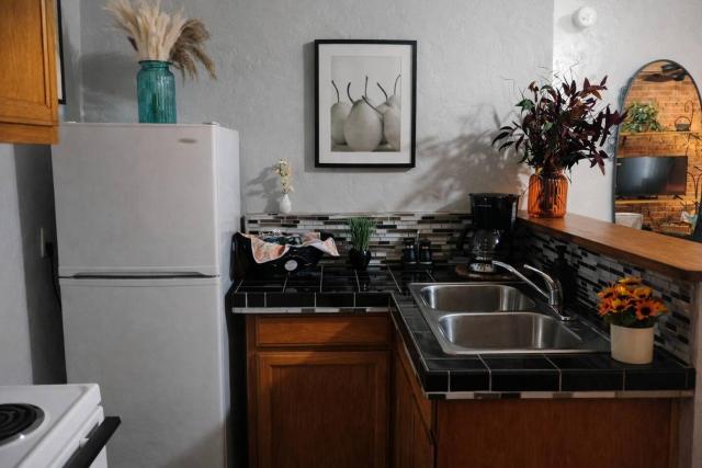 Ione Hideaway 1-Bed Fl 2 Apt