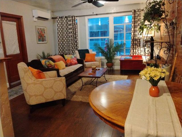 Ione Hideaway 1-Bed Fl 2 Apt