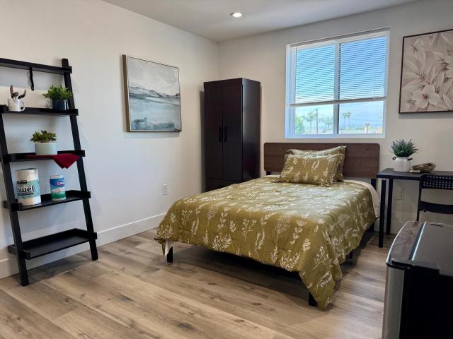 USC Private Suite and Bath Corner Unit fast Wifi Laundry Utilities Included Monthly Long Term