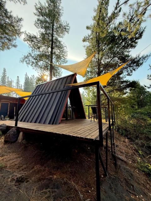 Cabina con terraza vista al río en Roca Truful