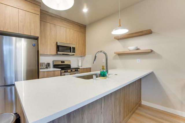Newly Built PNW Home: 1 Mi to WSU & Med Center