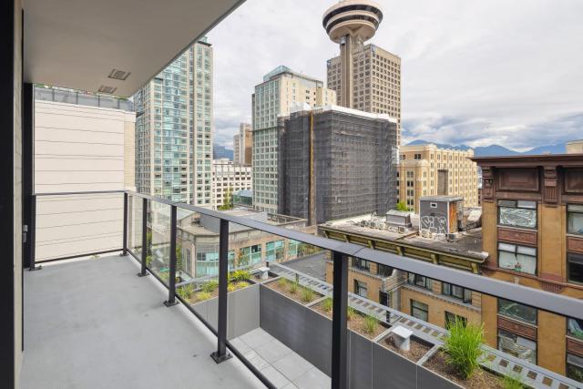 New Modern Apt in Downtown Vancouver - near Stadium