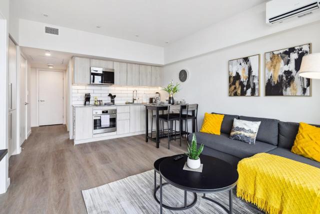New Modern Apt in Downtown Vancouver - near Stadium