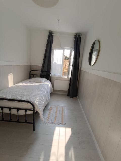 Chambre 2 entière gare Villeneuve triage RER D