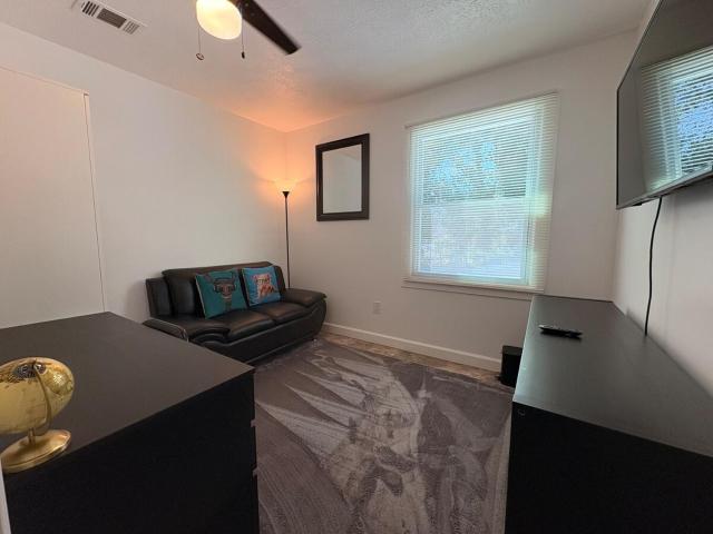 Comfortable 1 Bedroom Near Downtown ATL Sleeps 2 Free Parking