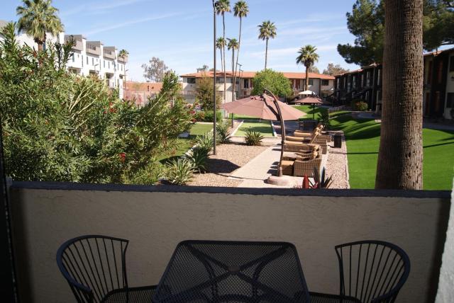 124 Fully Furnished 1BR Suite-Prime Location