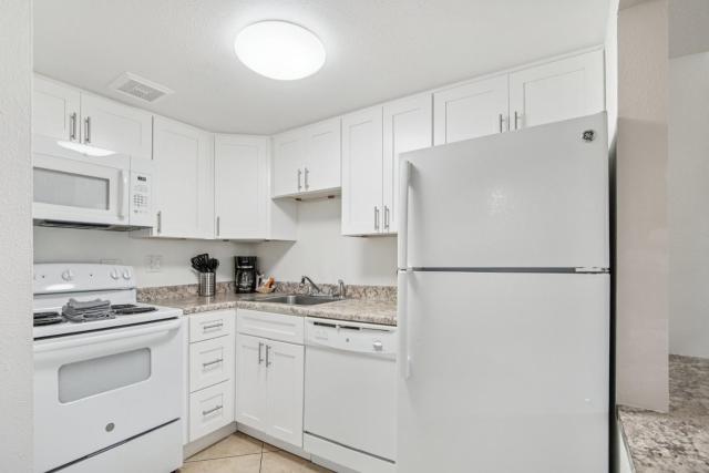 220 Fully Furnished, WiFi Included