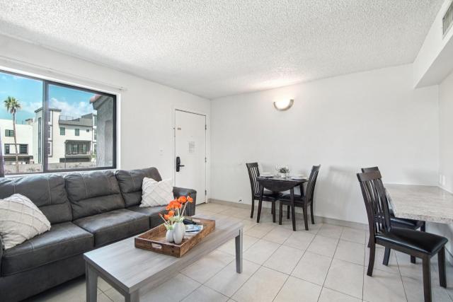 127 Fully Furnished 1BR Suite-Prime Location