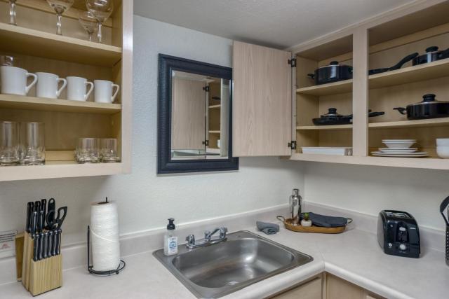 143 Fully Furnished 1BR Suite-Pet Friendly