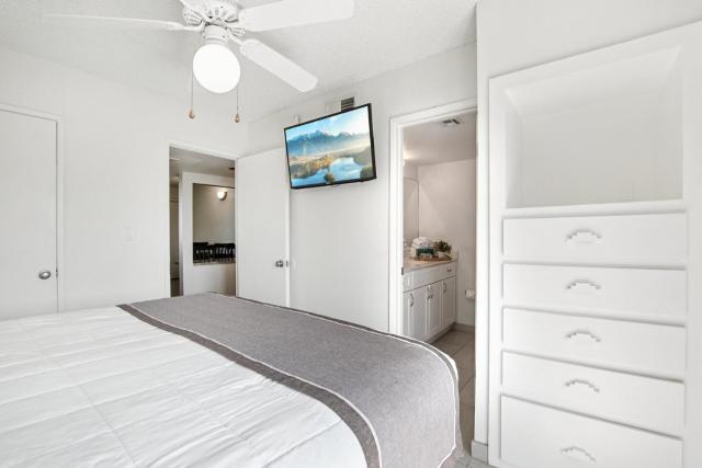 128 Fully Furnished 1BR Suite-Prime Location