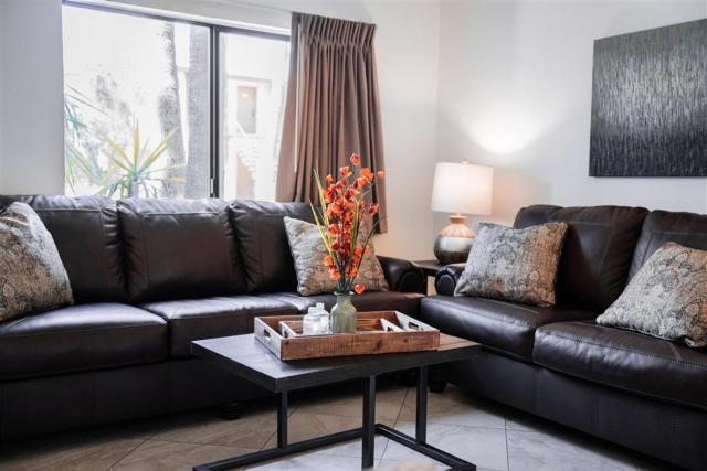 232 Fully Furnished 1BR Suite-Prime Location