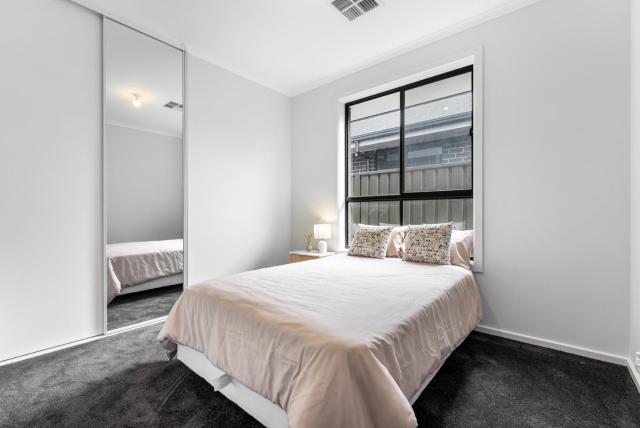 Stylish Luxury 4BR - Close to Wineries & City