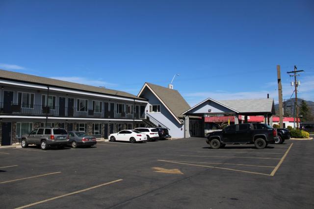 Pine Tree inn