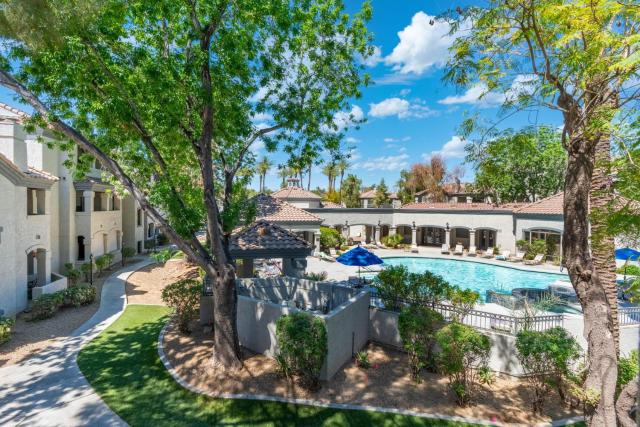 Spacious 2BR 2BA Condo Getaway for 6