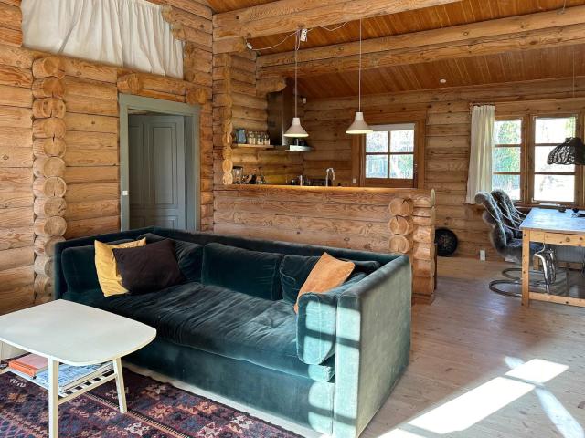 Log Cabin With Cozy Interior Near The Water