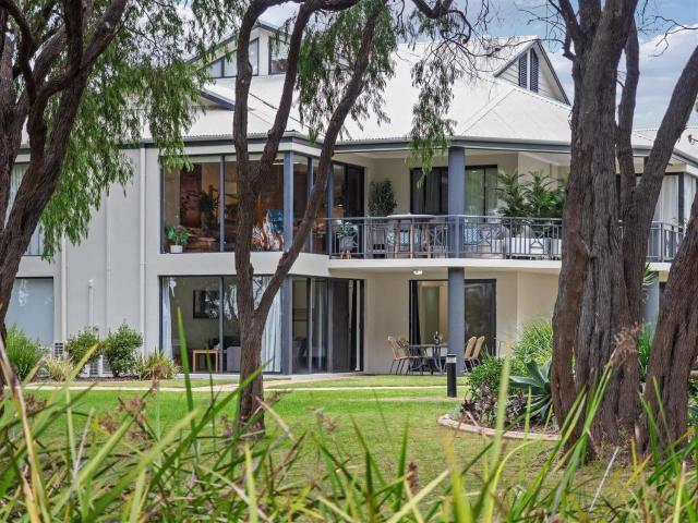 1CapeView beachfront Geographe Bay