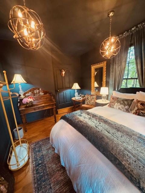 J and M on Capital Boutique Guesthouse