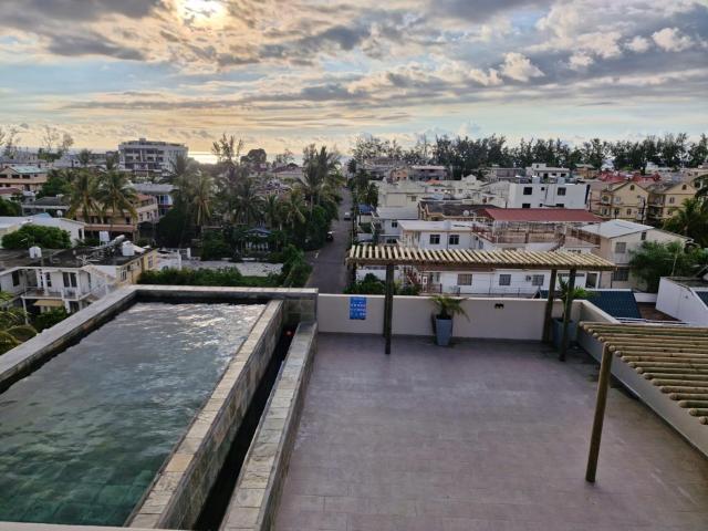 Pearl Heights Getaway Infinity Pool, Gym, Walk to the Beach