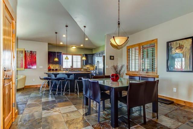 Luxury Condo with Private Balcony Seasonal Pool Hot Tubs - Close to Skiing