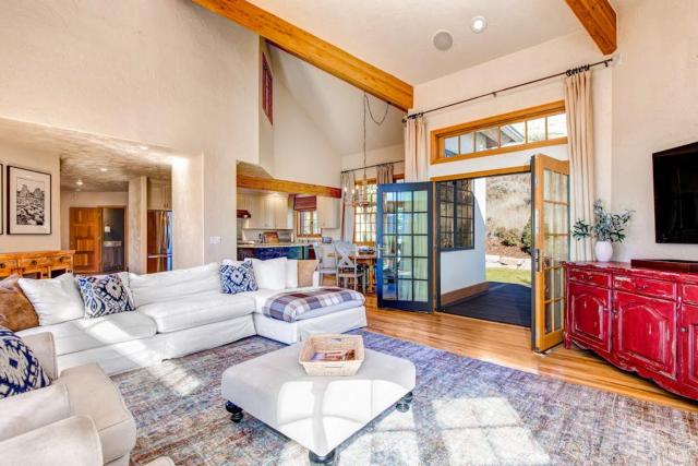 Serene and Spacious 5BR with Gorgeous Views Hot Tub